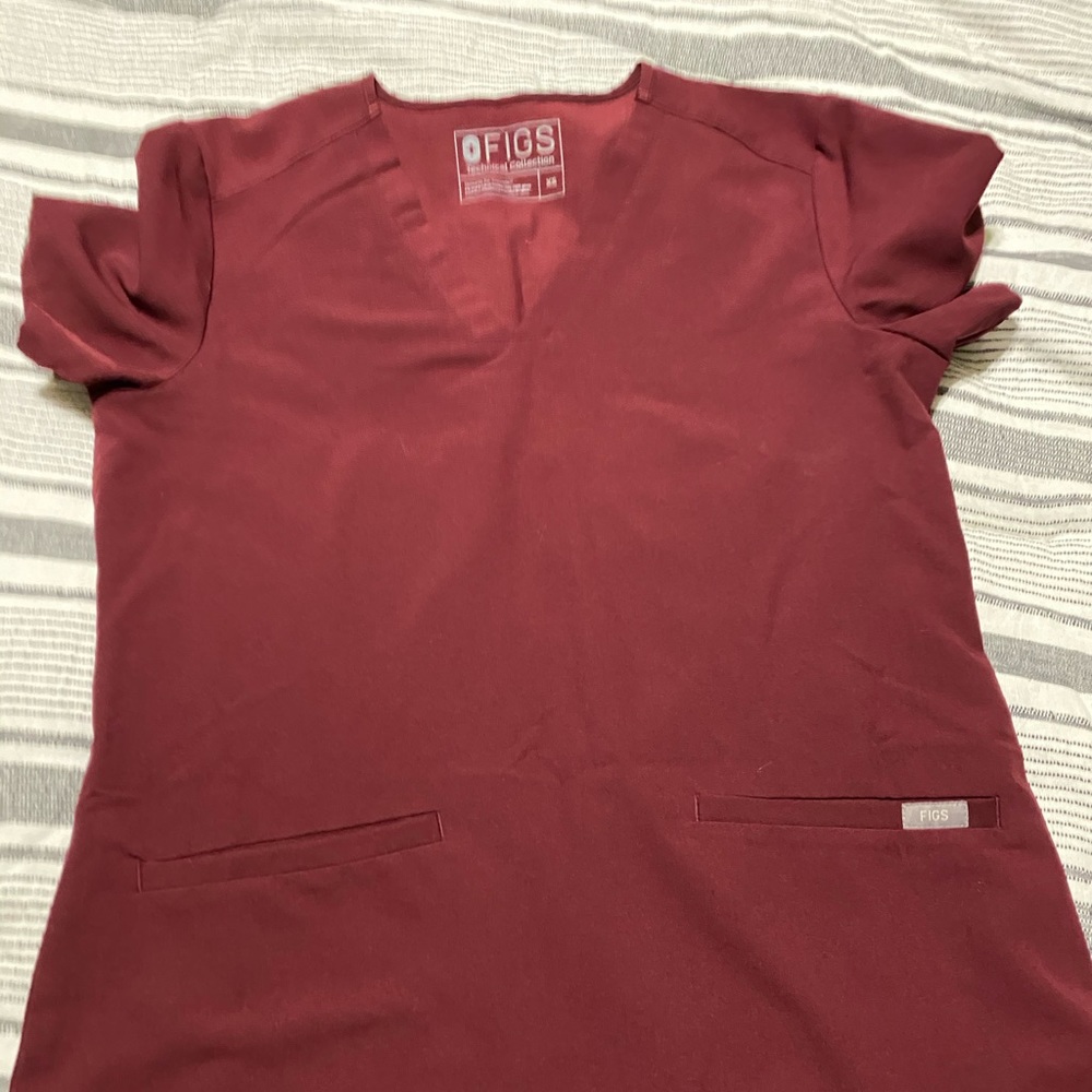 Figs casma three picker scrub top